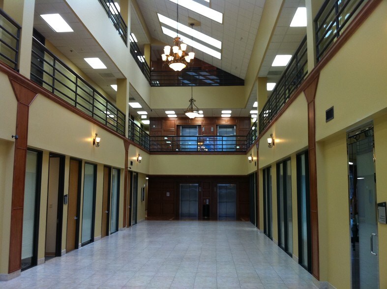 More Photos Of 12651 Briar Forest Dr, Houston Office For Lease