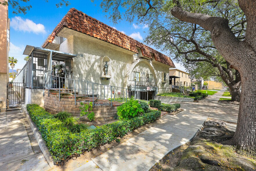 More Photos Of 333 Riverdale Dr, Glendale Apartments For Sale