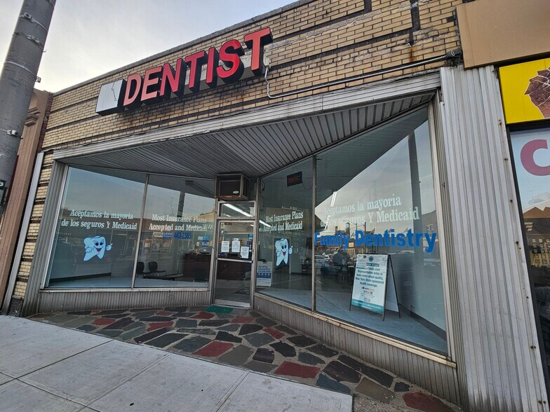 More Photos Of 24-26 W Merrick Rd, Freeport Storefront For Sale