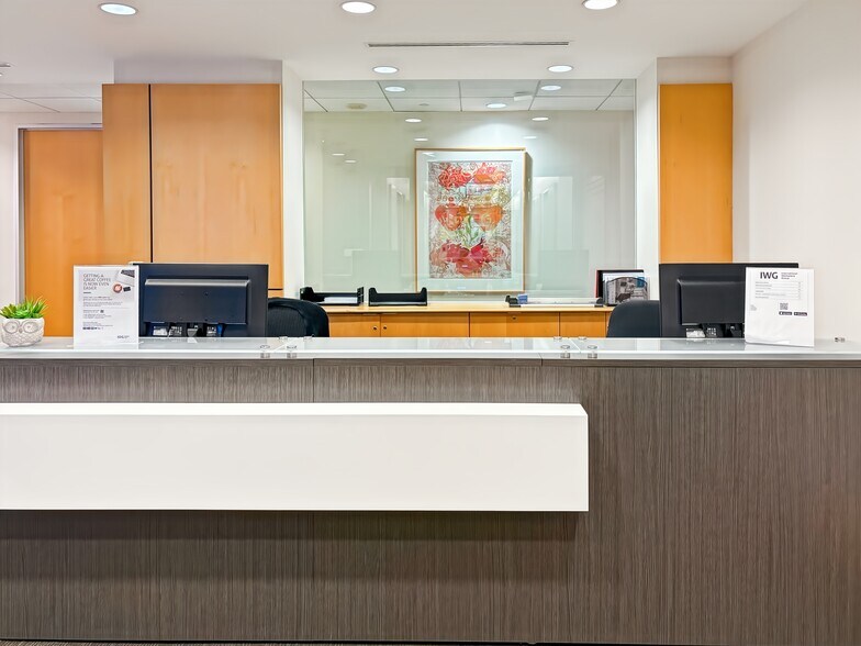 More Photos Of 201 S Biscayne Blvd, Miami Coworking Space