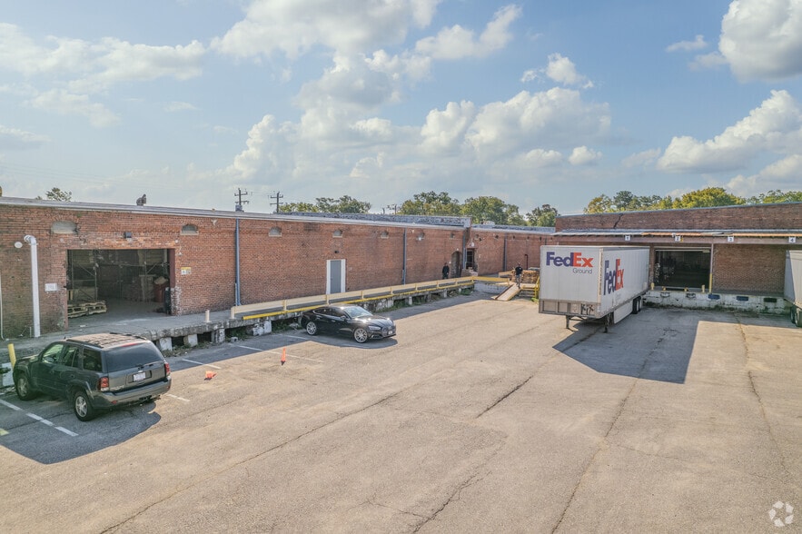 More Photos Of 827 Douglas Ave, Portsmouth Warehouse For Lease