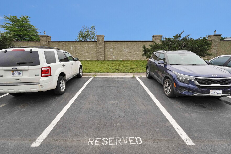 More Photos Of 9201-9373 Mike Garcia Dr, Manassas Warehouse For Lease