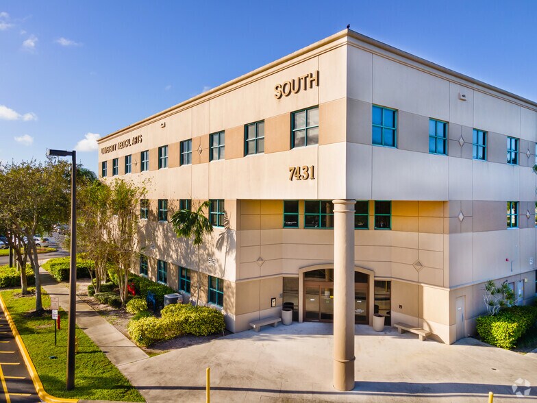 More Photos Of 7431 N University Dr, Tamarac Office For Sale