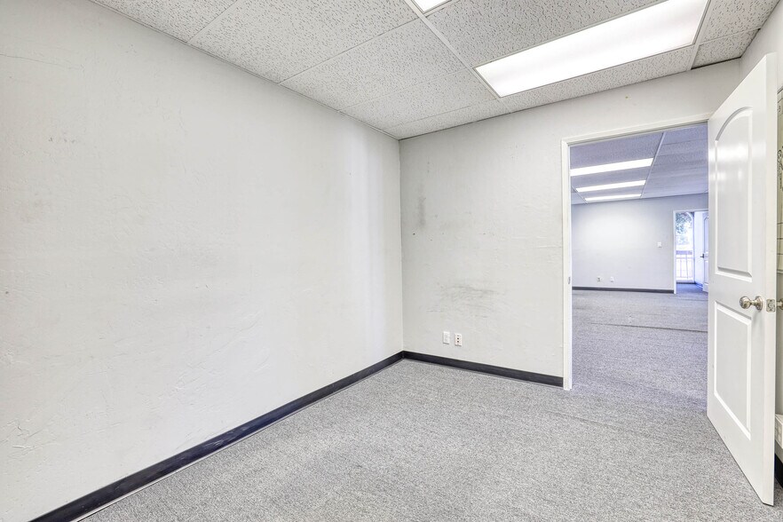 More Photos Of 17772 Irvine Blvd, Tustin Office For Lease