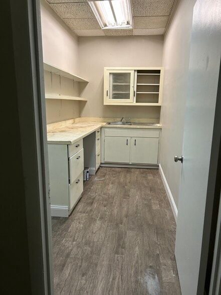 More Photos Of 1208 Hull St, Richmond Storefront Retail Office For Lease