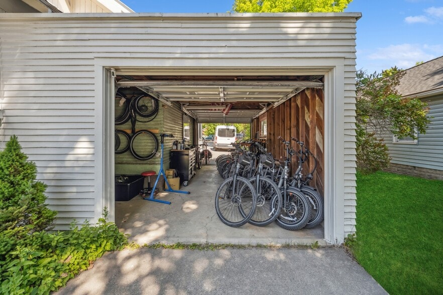 More Photos Of 541 Spokane Ave, Whitefish Office For Sale