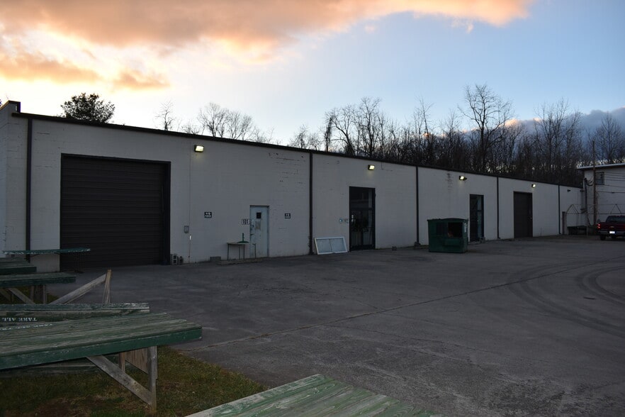 Primary Photo Of 197 Halltown Rd, Harpers Ferry Warehouse For Lease