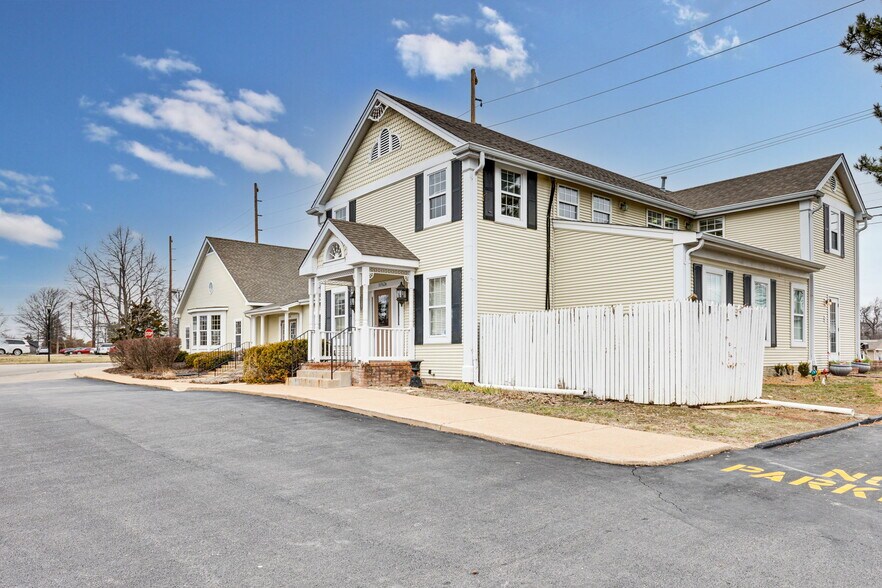 More Photos Of 16962 Manchester Rd, Grover Office For Lease