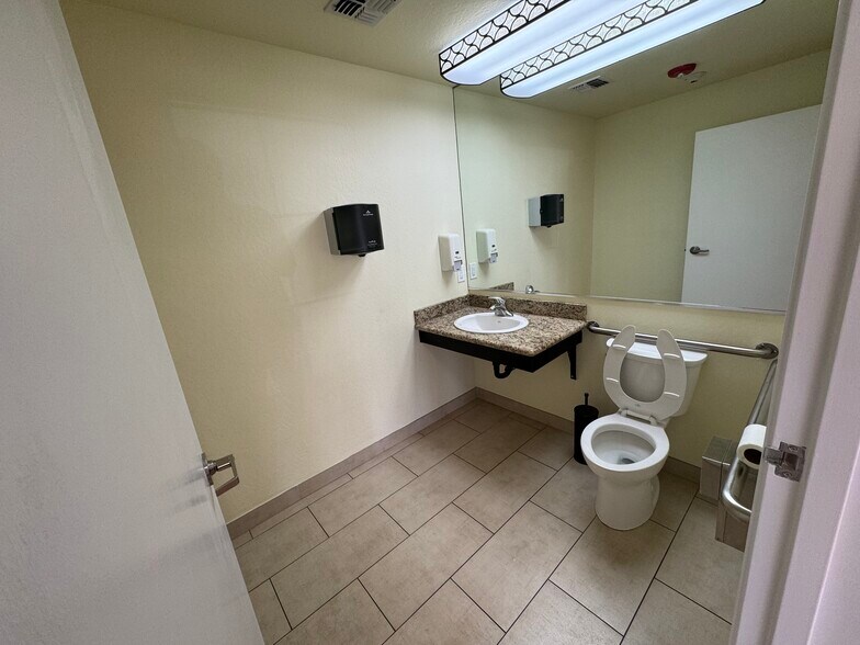 More Photos Of 6100 Plumas St, Reno Office For Sale