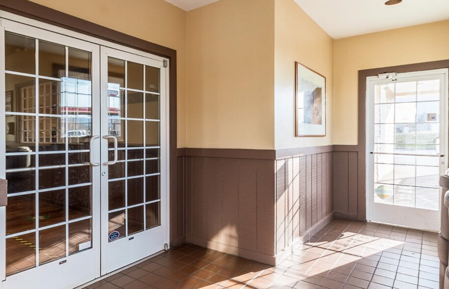 More Photos Of 2775 Lee Hwy, Troutville Restaurant For Sale