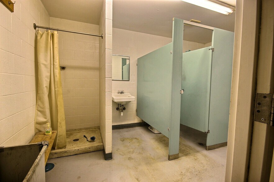 More Photos Of 1431 Production Rd, Fort Wayne Manufacturing For Sale