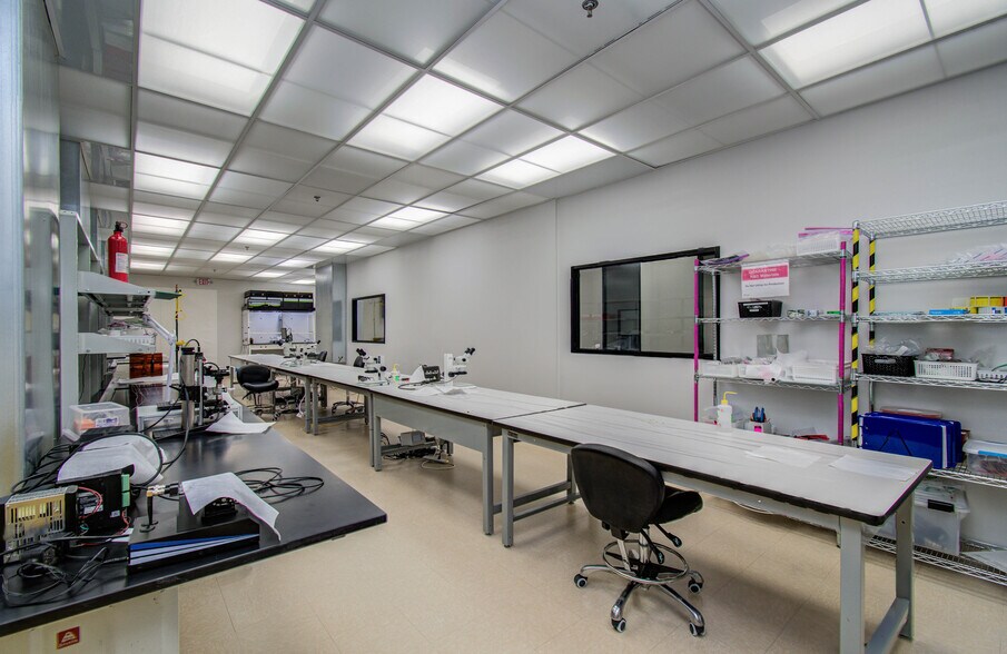 More Photos Of 9330 Kirby Dr, Houston Research And Development For Lease