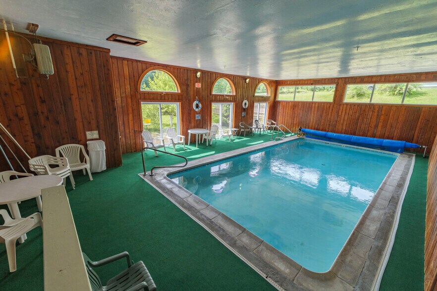 More Photos Of 6 Abroad Rd, West Dover Hotel For Sale