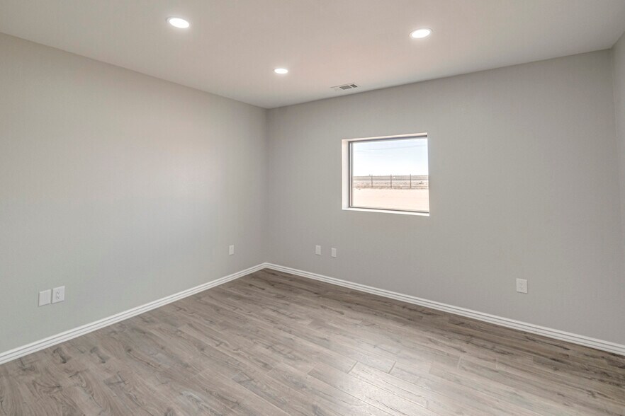 More Photos Of 5268/5450 N FM 866, Odessa Warehouse For Sale