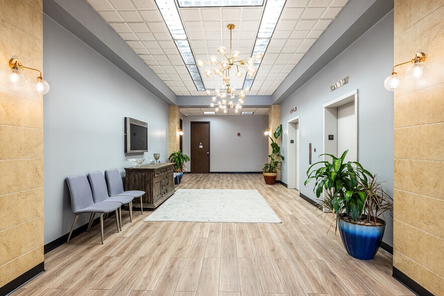 More Photos Of 305 NE Loop 820, Hurst Office For Lease