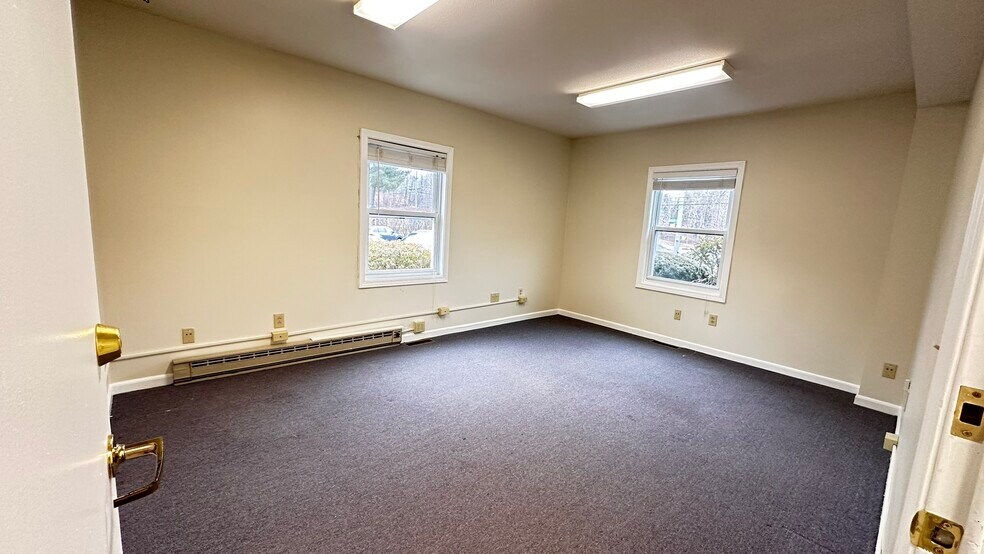 More Photos Of 10 Gatehouse Rd, Amherst Medical For Lease