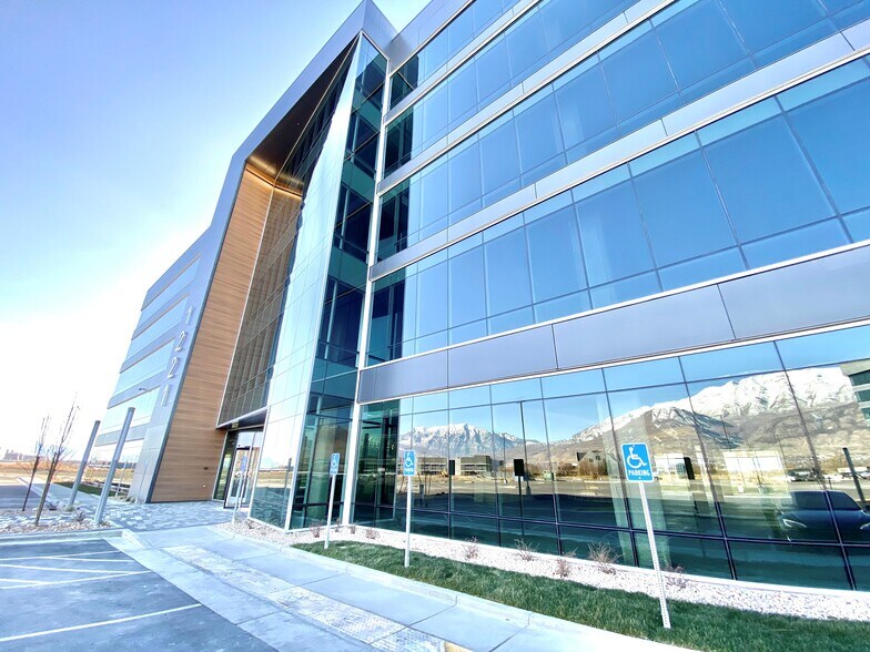 More Photos Of 1221 S Valley Grove Blvd, Pleasant Grove Office For Lease