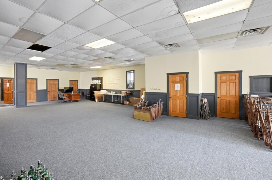 More Photos Of 134 W Court St, Washington Court House General Retail For Sale