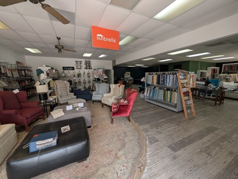 More Photos Of 2200 51st St, Sarasota Warehouse For Lease