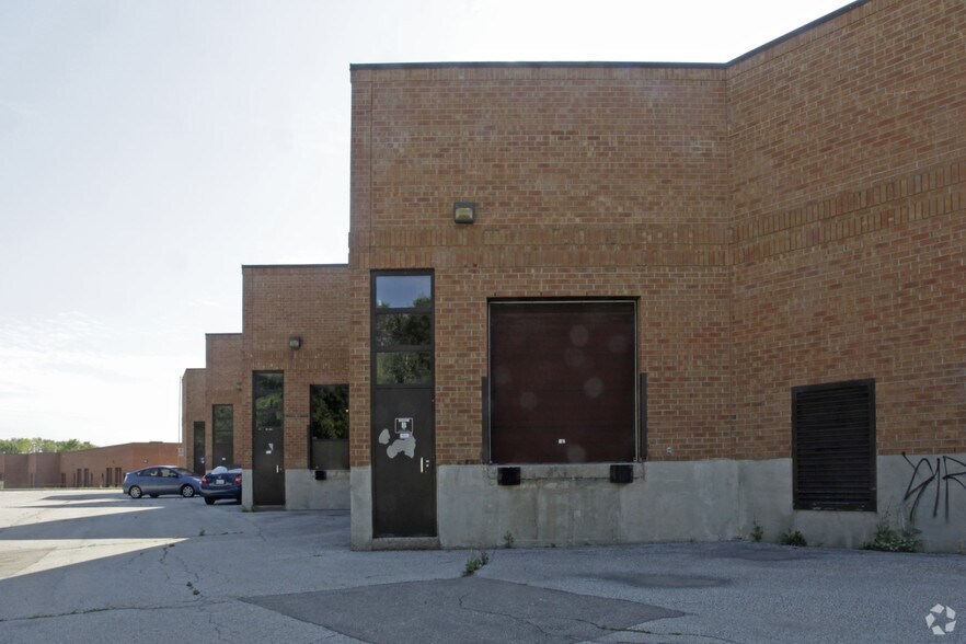More Photos Of 2319 Dunwin Dr, Mississauga Warehouse For Lease