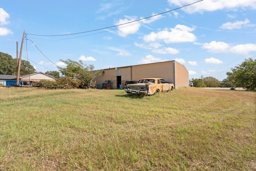 More Photos Of 2410 FM 731, Burleson Showroom For Sale