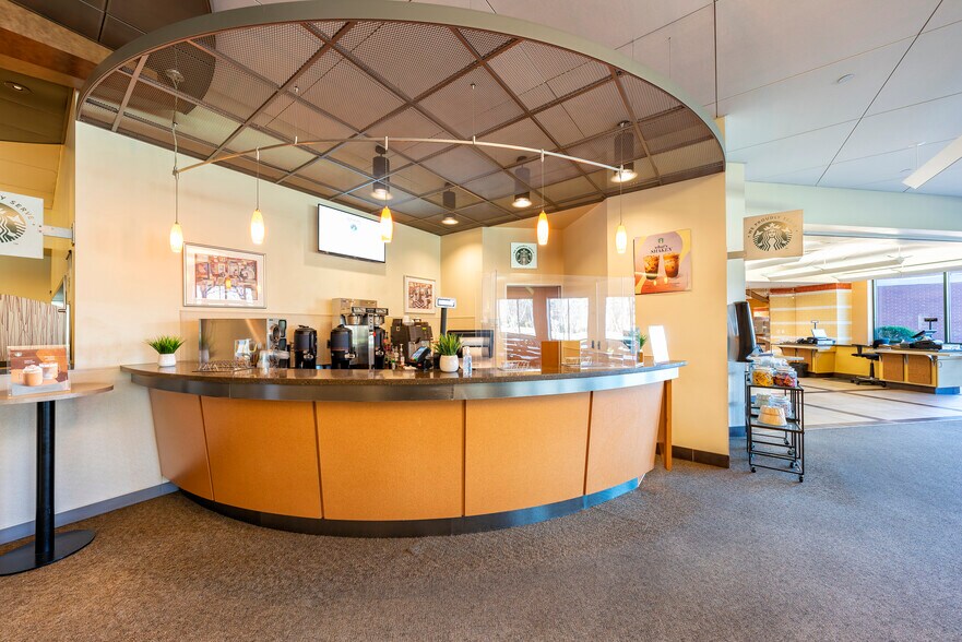 More Photos Of 1 Griffin Rd N, Windsor Office For Sale