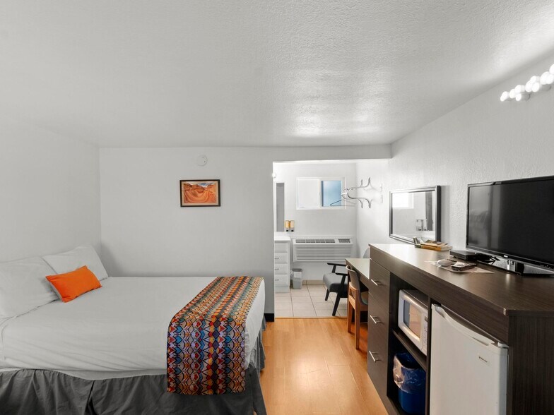 More Photos Of 475 W Main St, Escalante Hotel For Sale