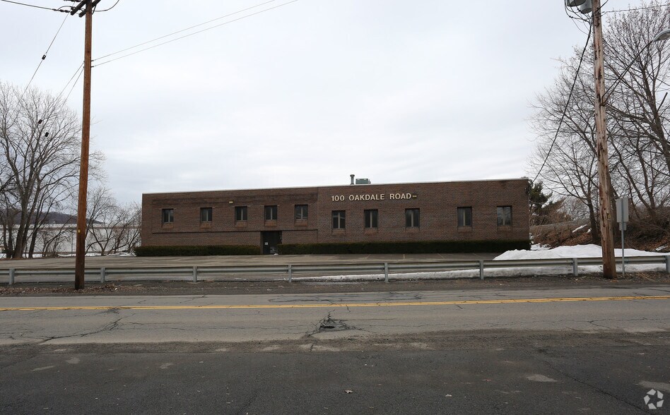 More Photos Of 100 Oakdale Rd, Johnson City Warehouse For Lease