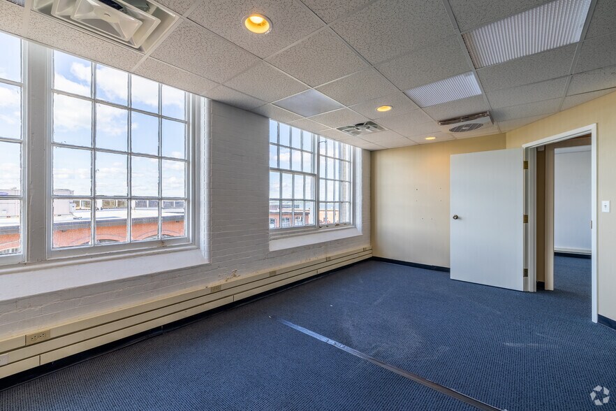 More Photos Of 10 Cordage Park, Plymouth Unknown For Lease