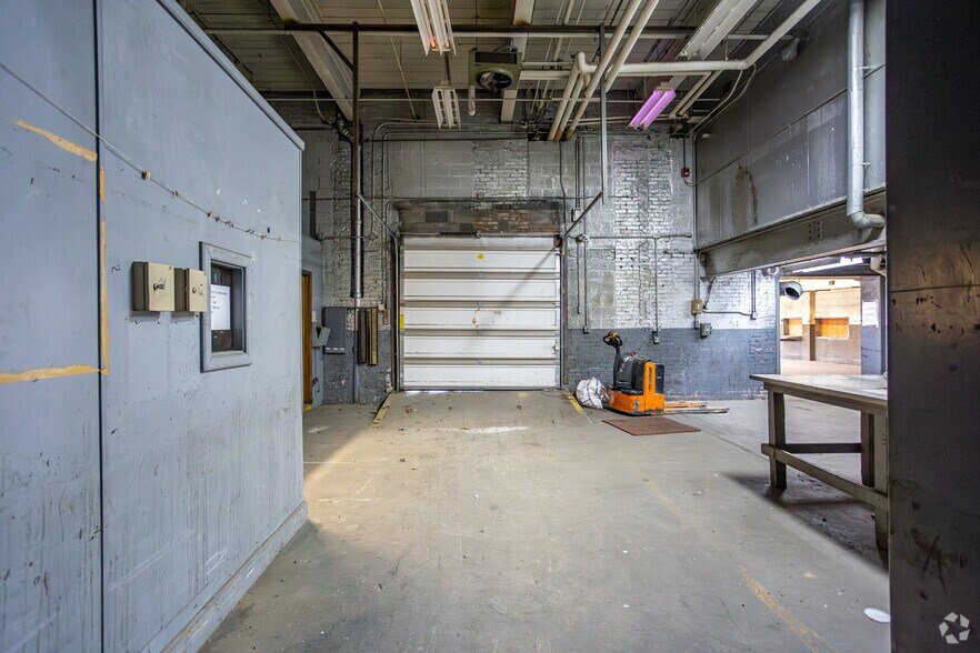 More Photos Of 204-208 W Main St, Johnson City Light Manufacturing For Sale