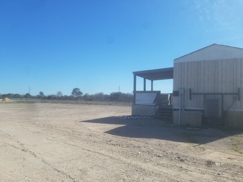 More Photos Of 23218 W Highway 6, Alvin Land For Lease
