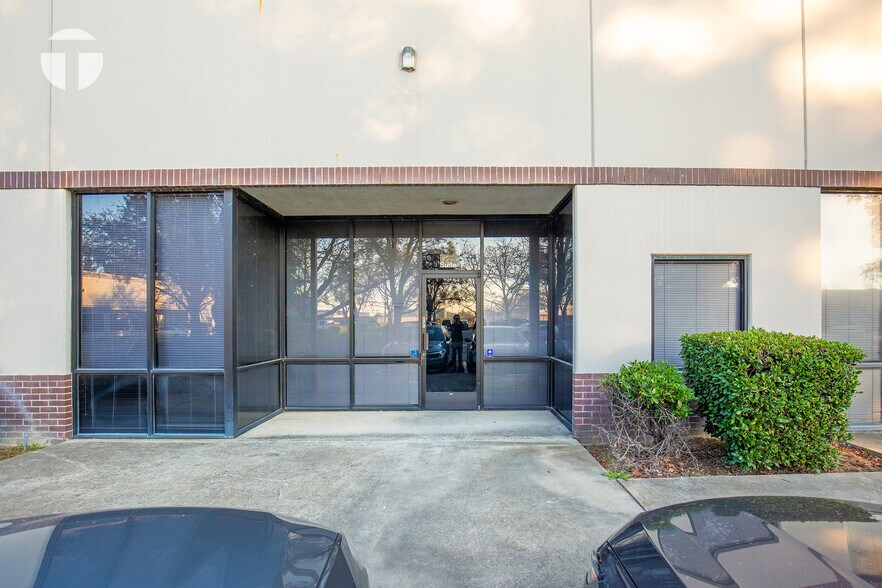 More Photos Of 819 Striker Ave, Sacramento Flex For Lease