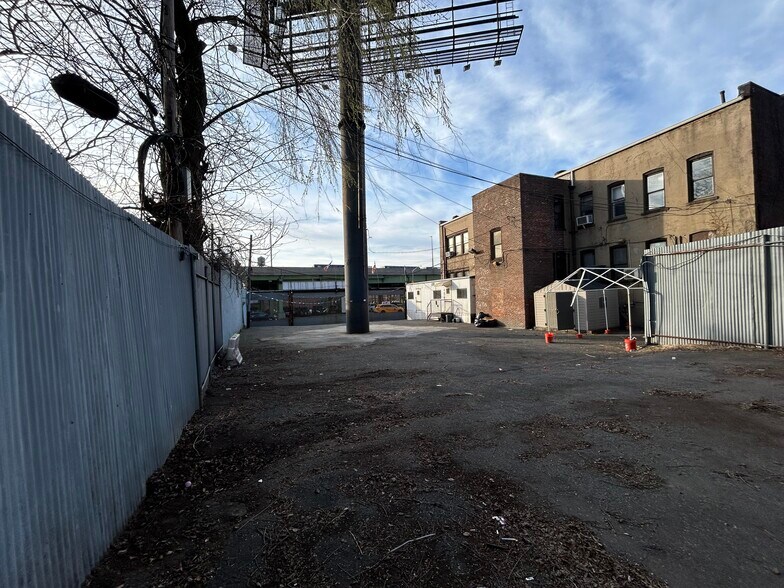 More Photos Of 122 18th St, Brooklyn Land For Lease