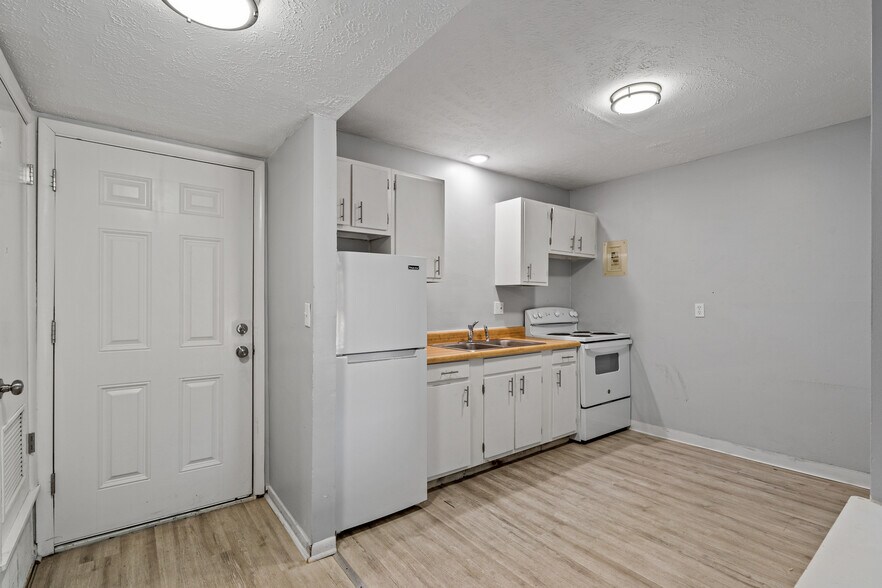 More Photos Of 1733 W 24th St, Lawrence Apartments For Sale