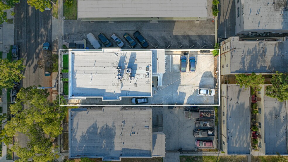 More Photos Of 1220 W 27th St, Los Angeles Dormitory For Sale