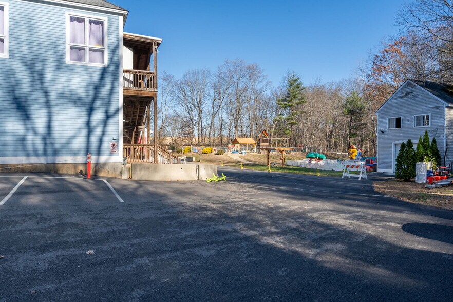 More Photos Of 105 Lafayette Rd, Hampton Falls Freestanding For Sale