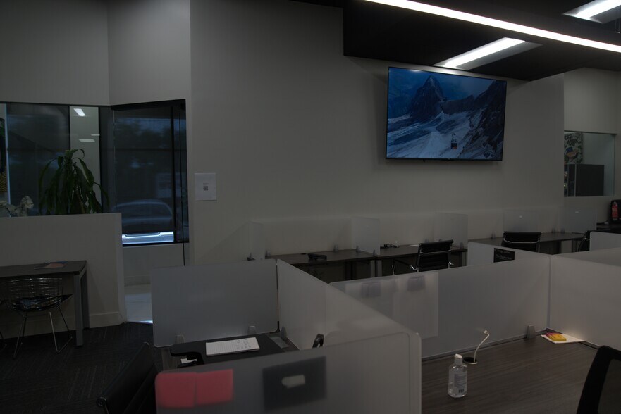 More Photos Of 16101-16173 Biscayne Blvd, North Miami Beach Coworking Space