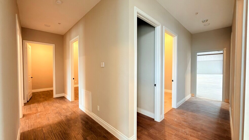 More Photos Of 3522 N Mason Rd, Katy Warehouse For Lease