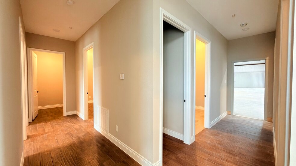 More Photos Of 3522 N Mason Rd, Katy Warehouse For Lease