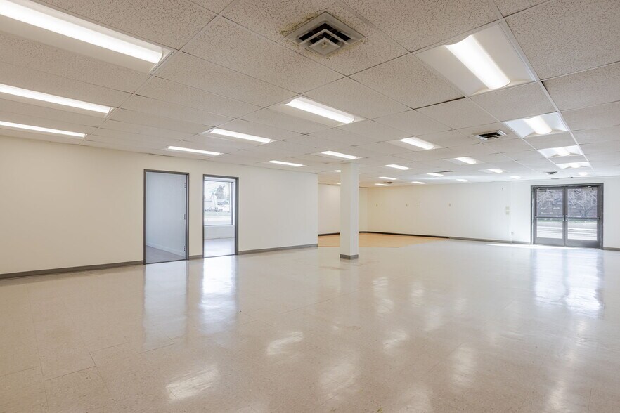 More Photos Of 999 NE 2nd St, Bend Freestanding For Lease