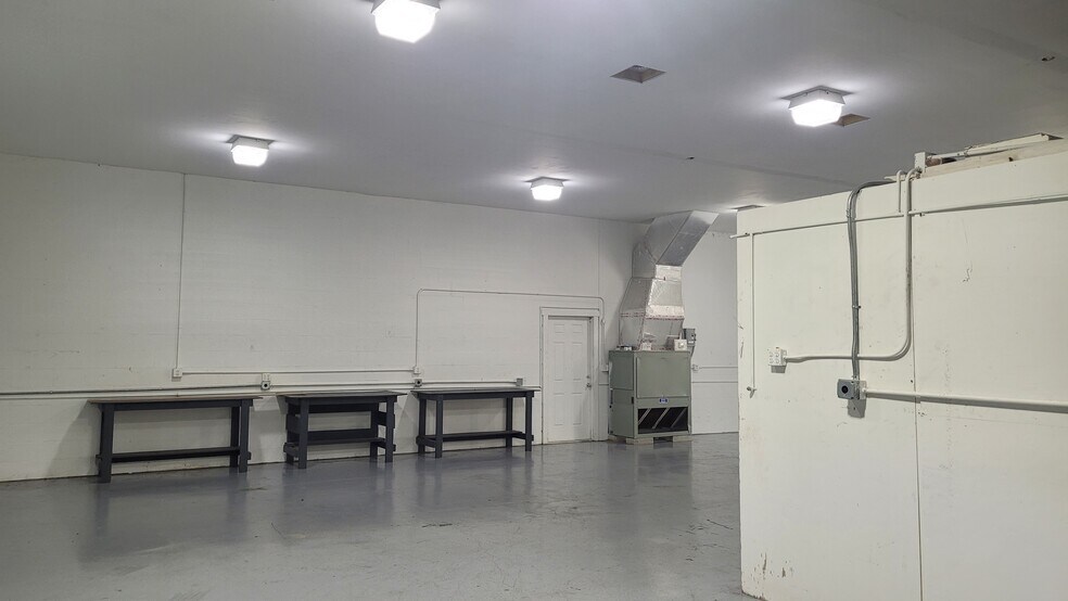 More Photos Of 8132 Cormel St, Port Richey Industrial For Lease