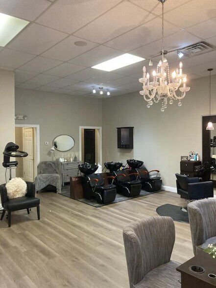 More Photos Of 1400 Main St, Watertown Freestanding For Lease