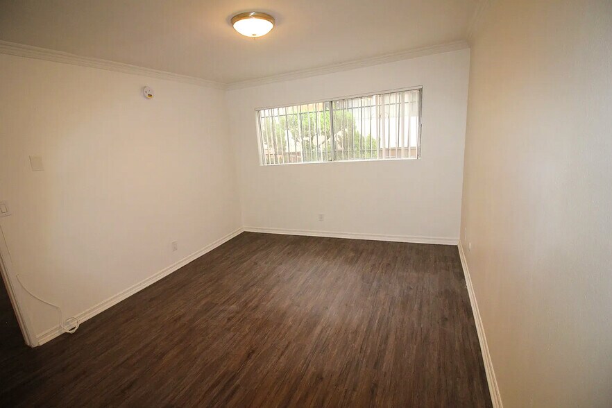 More Photos Of 320 S Occidental Blvd, Los Angeles Apartments For Sale