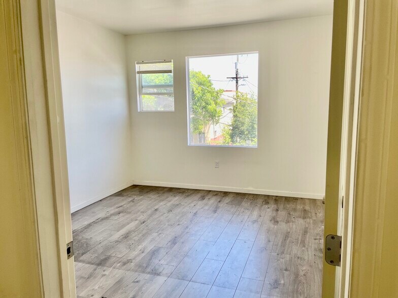 More Photos Of 827 E Jefferson Blvd, Los Angeles Light Manufacturing For Lease