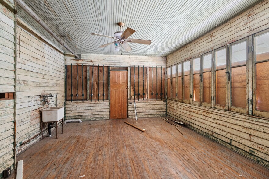 More Photos Of 3020-3032 Saint Claude Ave, New Orleans Office For Sale