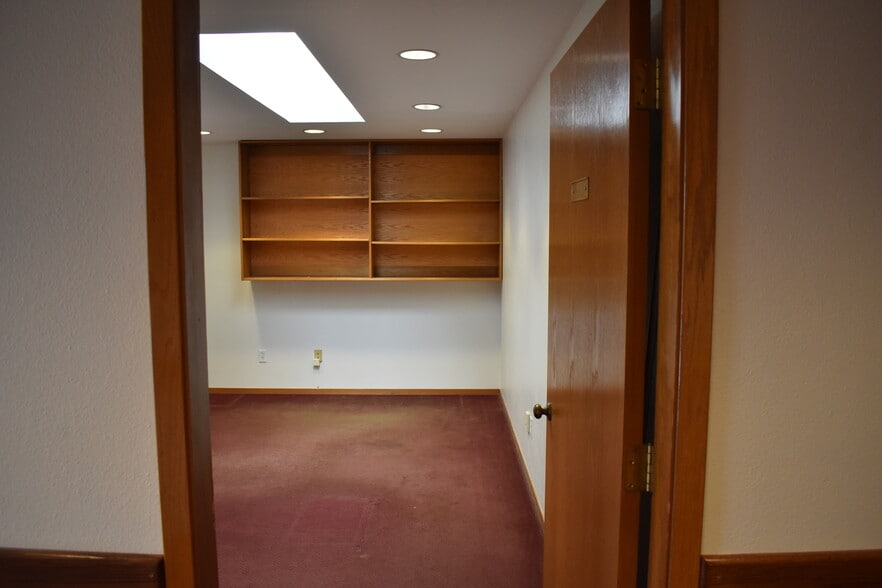 More Photos Of 6314 19th St W, Fircrest Office For Lease