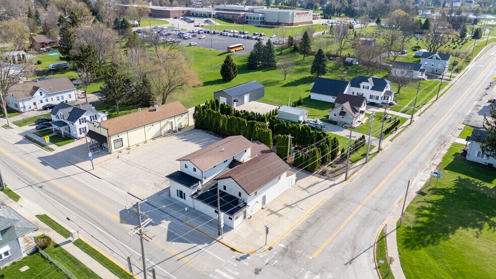 More Photos Of 504 Milwaukee St, Lomira Flex For Sale