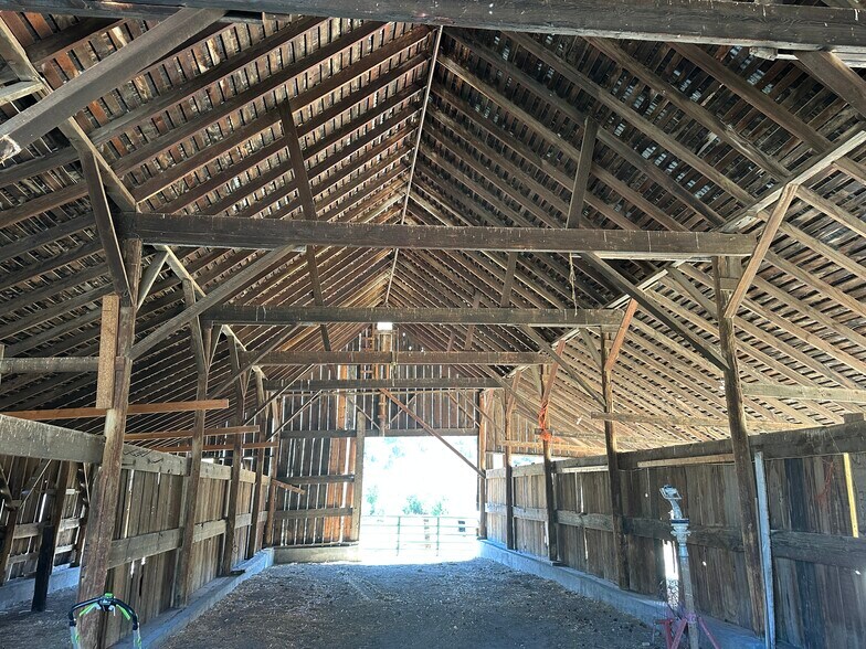 More Photos Of 27035 Snake River Rd, Huntington Specialty For Sale