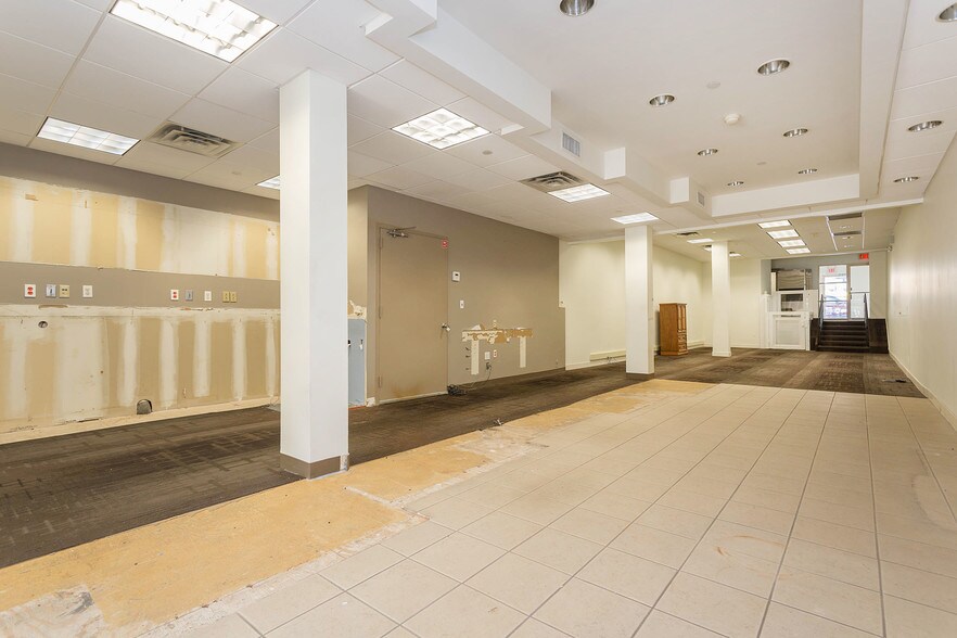 More Photos Of 17-21 Glen St, Glen Cove Storefront Retail Office For Lease
