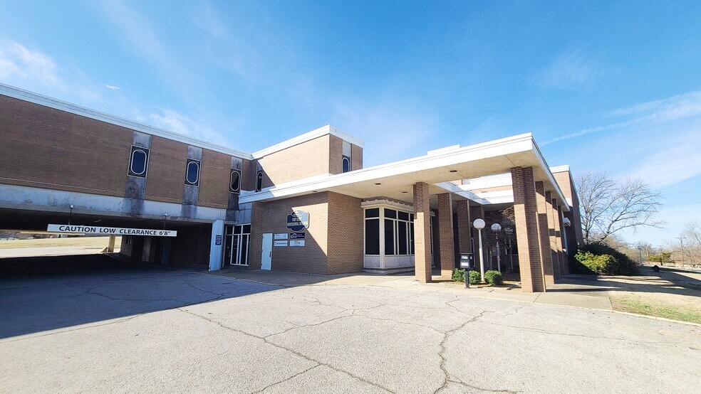More Photos Of 710 W 8th St, Fort Scott Office For Sale